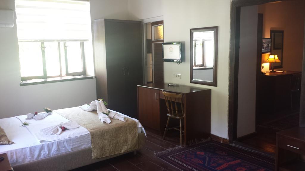 Kaleici Ozkavak Hotel Анталия Стая снимка